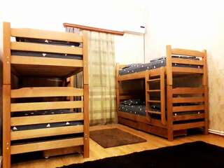 Хостелы Central House Тбилиси Кровать в общем 4-местном номере для мужчин и женщин-5