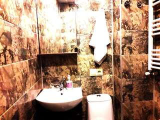 Хостелы Central House Тбилиси Спальное место на двухъярусной кровати в общем номере для мужчин и женщин-1