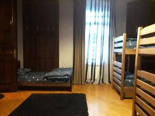 Хостелы Central House Тбилиси Общий номер для мужчин и женщин 103-4