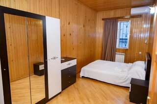 Хостелы Central House Тбилиси Двухместный номер Делюкс 207 с 1 кроватью (для 2 взрослых и 1 ребенка)-3