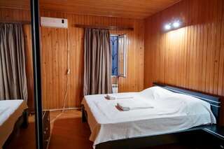 Хостелы Central House Тбилиси Deluxe Double Room 206-5