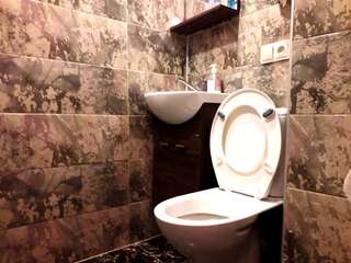 Хостелы Central House Тбилиси Спальное место на двухъярусной кровати в общем номере для мужчин и женщин-9