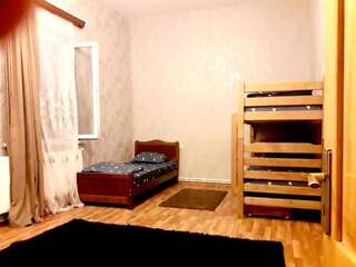 Хостелы Central House Тбилиси Спальное место на двухъярусной кровати в общем номере для мужчин и женщин-4