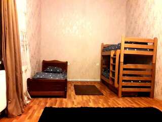 Хостелы Central House Тбилиси Спальное место на двухъярусной кровати в общем номере для мужчин и женщин-12