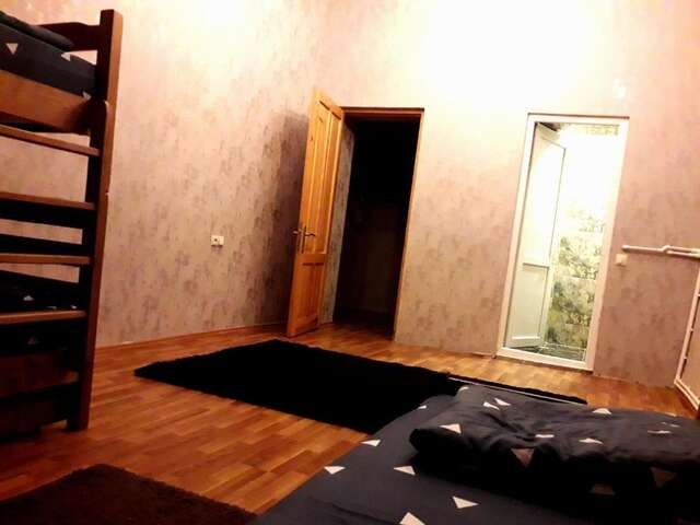 Хостелы Central House Тбилиси-52